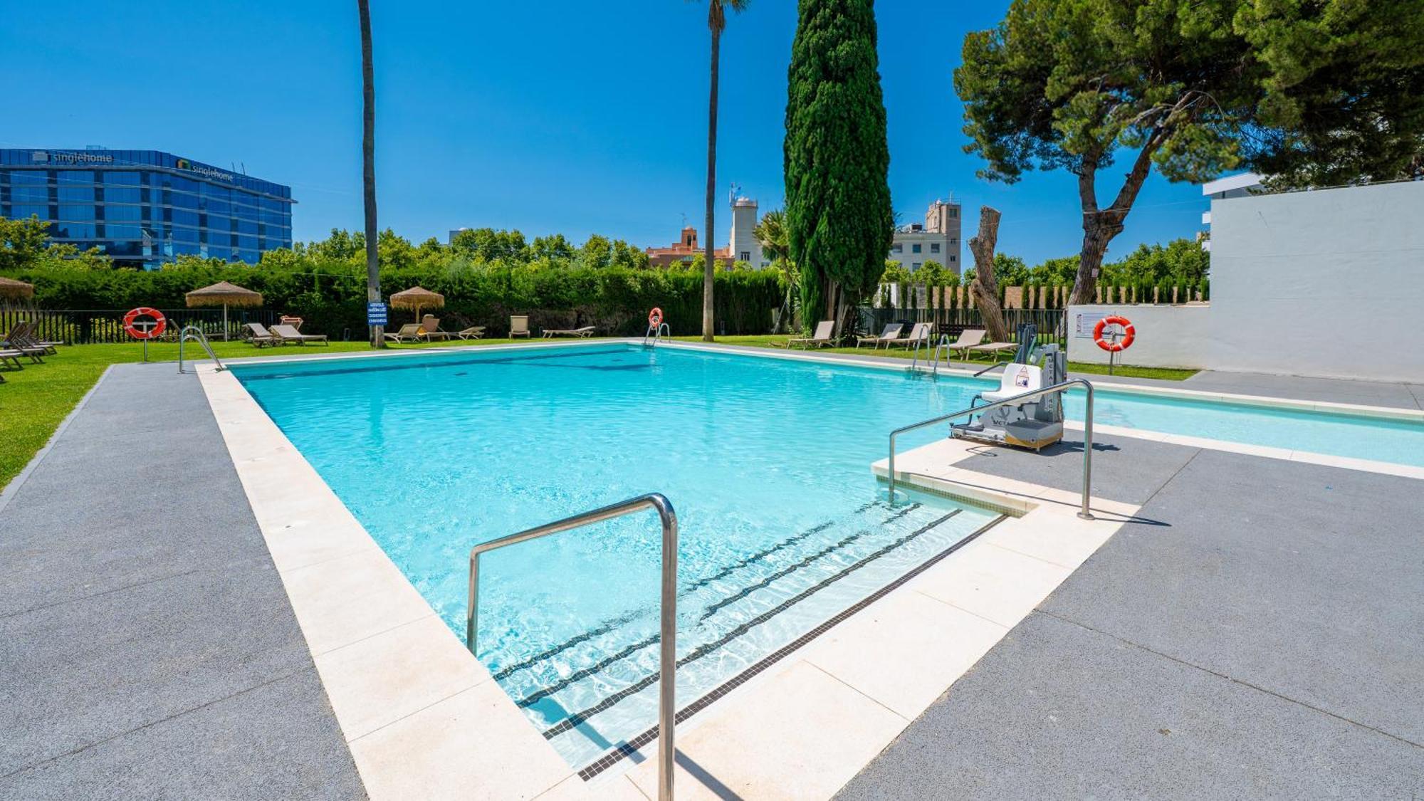 Vacation Marbella: Beachside Retreat With Spacious Terrace Apartamento Marbella