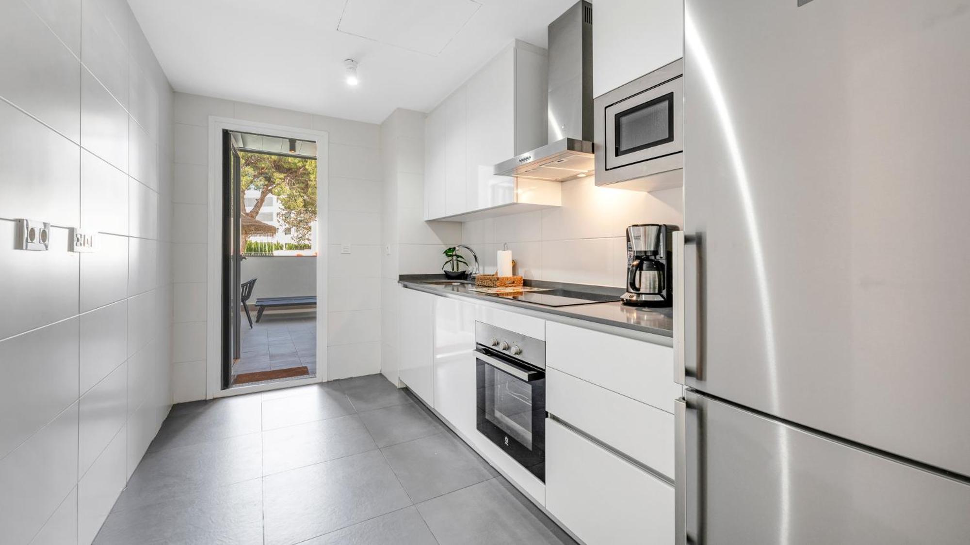 Apartamento Vacation Marbella: Beachside Retreat With Spacious Terrace