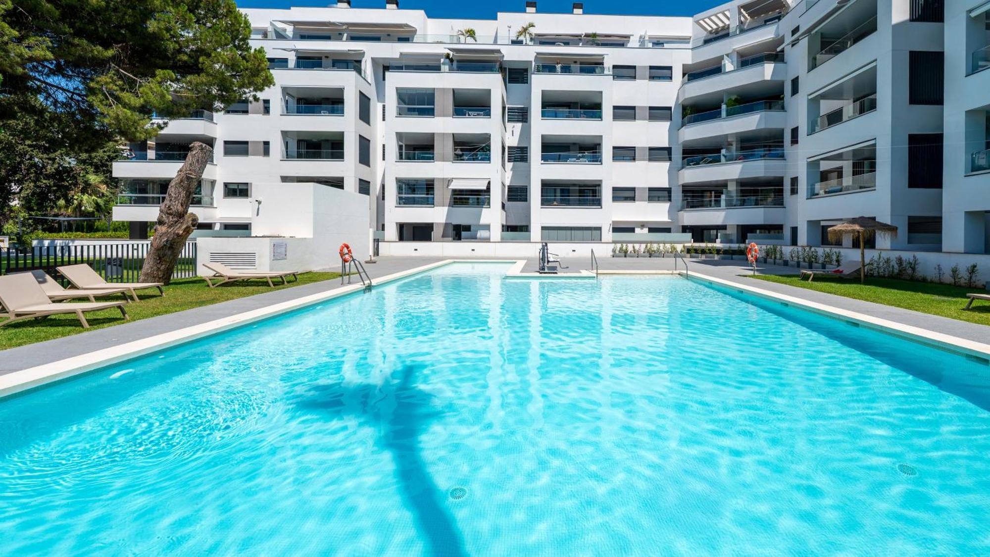 Vacation Marbella: Beachside Retreat With Spacious Terrace *